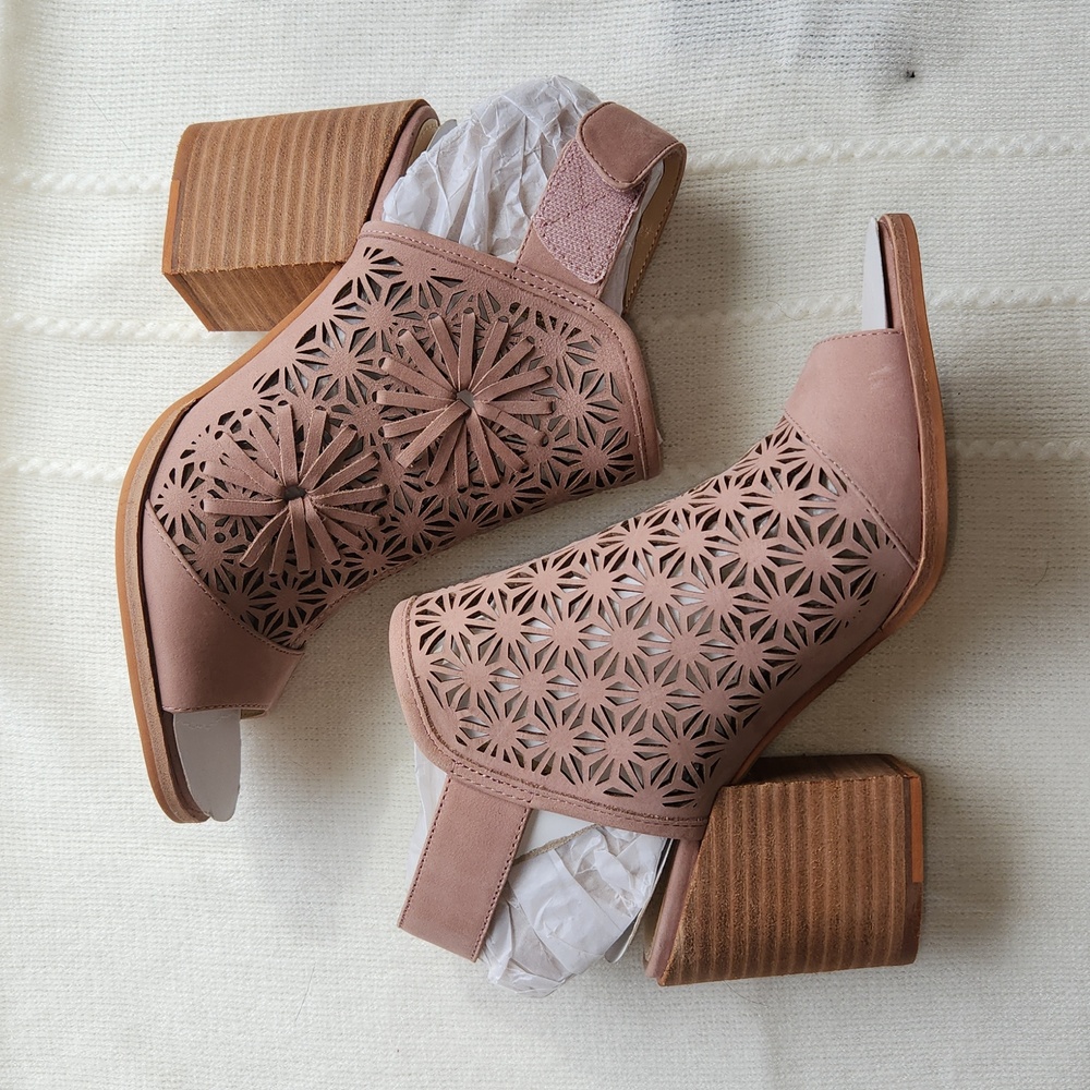 Vince Camuto ankle heels